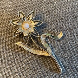 Vintage GERRY’S Flower Brooch